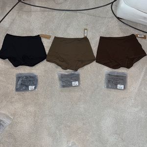 Skims fits everybody boyshort 2 oxide 2 onyx 2coco